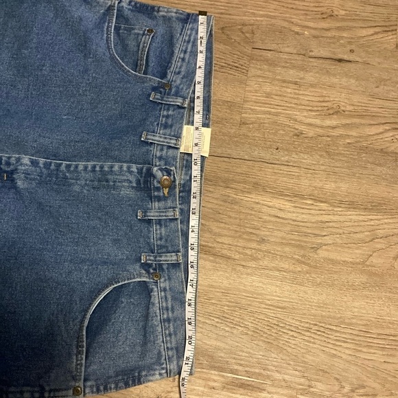 Wrangler Rugged Wear Medium Light Denim Jeans - Relaxed Fit 44W (43) x 30 L - Picture 3 of 10